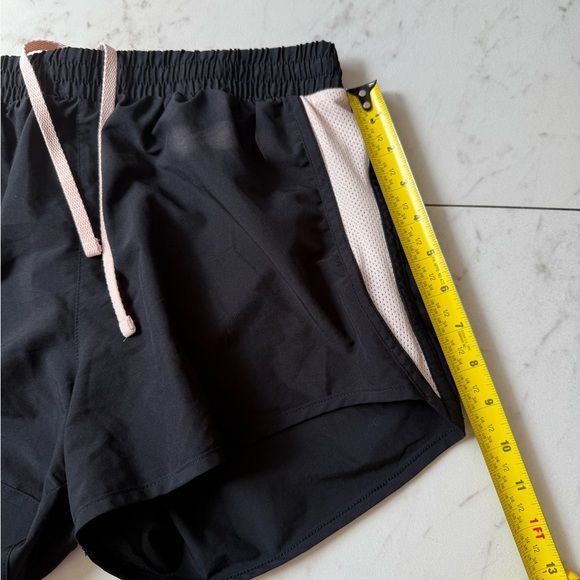 UNDER ARMOR π€π©· womenβs black and pink running shorts size small - Picture 5 of 7
